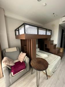 Ruang duduk di Apartemen Yogya Dekat Malioboro