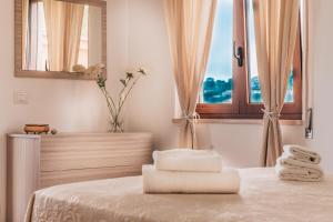 A bed or beds in a room at Jolandahome