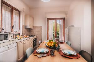 A kitchen or kitchenette at Jolandahome