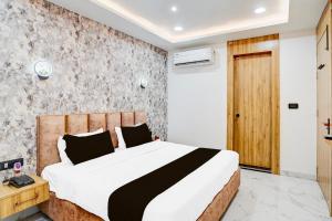 Collection O Ram Mandir Ayodhya Formerly Hotel Aarambh客房内的一张或多张床位