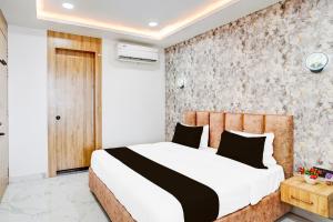 Collection O Ram Mandir Ayodhya Formerly Hotel Aarambh客房内的一张或多张床位