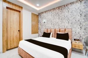 Collection O Ram Mandir Ayodhya Formerly Hotel Aarambh客房内的一张或多张床位