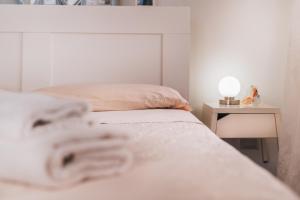 A bed or beds in a room at Jolandahome