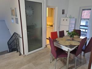 Kuchyň nebo kuchyňský kout v ubytování Casa Teomar