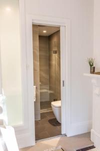 Koupelna v ubytování Stylish 3BR Paddington Townhouse + 16 fotografií