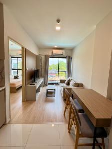 Η κουζίνα ή μικρή κουζίνα στο Cozy 1BR in Jed Yod -Pool View & Convenience Hub