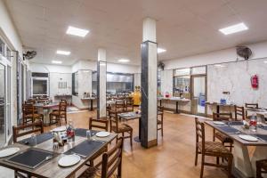 Restoran atau tempat lain untuk makan di Nirantara Resort & Spa