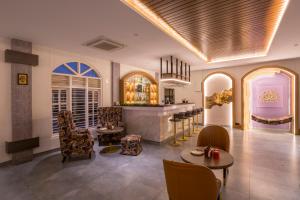 Ruang duduk di Nirantara Resort & Spa