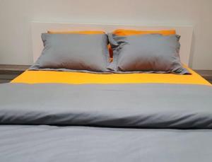 Ένα ή περισσότερα κρεβάτια σε δωμάτιο στο PEARL Deluxe Apartments in Old Town
