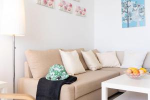 a living room with a couch and a bowl of fruit at Ocean View Playa del Aguila in Playa del Aguila