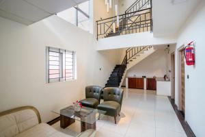 Ruang duduk di Nirantara Resort & Spa