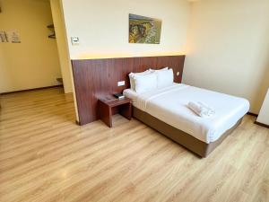 Postel nebo postele na pokoji v ubytování Emart Hotel (Riam)
