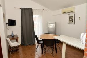 TV a/nebo společenská místnost v ubytování Apartments Lonić
