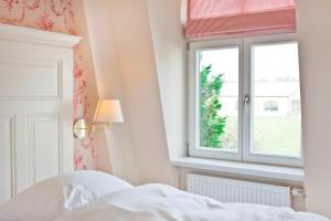 Кровать или кровати в номере Gut Sarnow - Hotel, Restaurant und Reitanlage