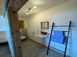 Ένα μπάνιο στο House in Zell am Ziller with Panoramic Views +21 φωτογραφίες