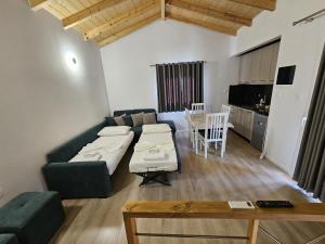 TV a/nebo společenská místnost v ubytování PineSide Rooms