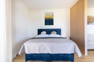 A bed or beds in a room at SOLARIS APARTMÁNY Pálava