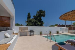 Bazén v ubytování Summer Dream Villa nebo v jeho okolí