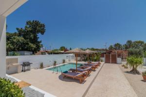 Bazén v ubytování Summer Dream Villa nebo v jeho okolí