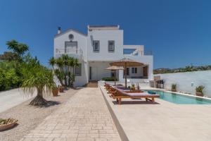 Bazén v ubytování Summer Dream Villa nebo v jeho okolí