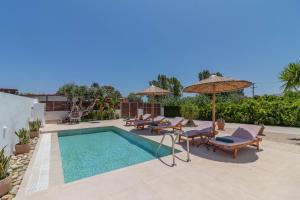 Bazén v ubytování Summer Dream Villa nebo v jeho okolí