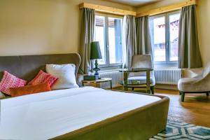 Letto o letti in una camera di Hotel Lakeview bei Interlaken