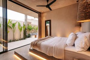 Ένα ή περισσότερα κρεβάτια σε δωμάτιο στο Villa Numantia Stylish and Modern 2BR Villa with pool +26 φωτογραφίες