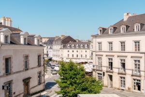 an aerial view of a city street with buildings at Evasion à Vannes - Appartement sur le Port in Vannes