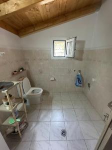a bathroom with a toilet and a window at Casa Irene in Agalás
