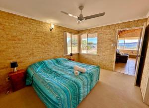 Postel nebo postele na pokoji v ubytování Cliffs Unit 1 - Kalbarri,WA