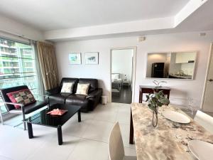 Χώρος καθιστικού στο Baan Sanpluem Hua Hin by Pat D401