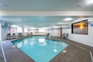 Bazén v ubytování Best Western Lake Oswego Hotel & Suites nebo v jeho okolí