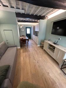 A television and/or entertainment centre at Swing 69 by PortofinoVacanze