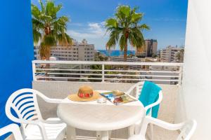 a table with a hat on top of a balcony at Apartamentos Tamaragua in Playa del Ingles