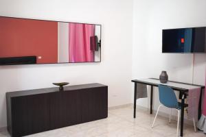 a room with a desk and a mirror on a wall at Fly Home 3 in Naples