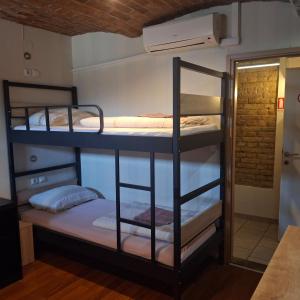 Posteľ alebo postele v izbe v ubytovaní Palmers Lodge Hostel