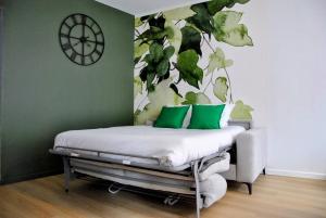 Postel nebo postele na pokoji v ubytování le SPARN - Votre cocon au coeur d'Epernay + 16 fotografií