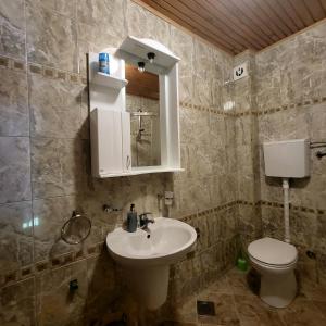 Phòng tắm tại Accommodation Konak