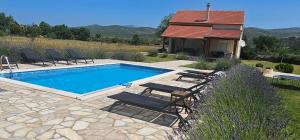 Billede fra billedgalleriet på Holiday House Aurora Borealis i Ervenik + 23 billeder