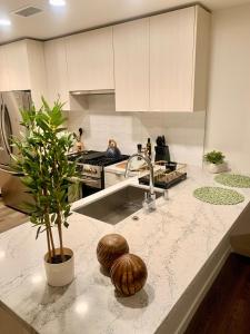 Φωτογραφία από το άλμπουμ του Center of Los Angeles Zen Suite 1Bed 1Bath Retreat στο Λος Άντζελες