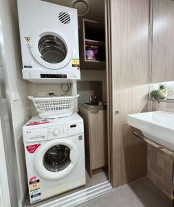 Mynd úr myndasafni af Stylish 1BR suite with City-view & Balcony í Sydney