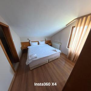 Ένα ή περισσότερα κρεβάτια σε δωμάτιο στο Olympic Guest House with Free Parking