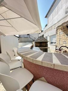 a row of chairs and tables on a patio at La Familia in Šibenik