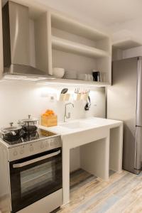 A kitchen or kitchenette at Theis Seafront Retreat - Loutra Seaview Bliss