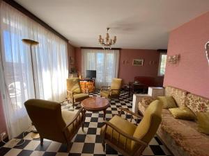 Posedenie v ubytovaní la maison d'enfance
