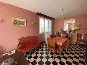 Posedenie v ubytovaní la maison d'enfance + 7 fotografií