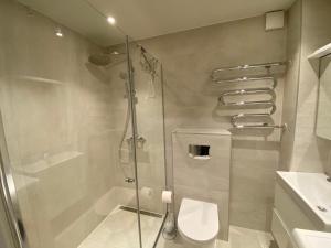 Koupelna v ubytování Central Park Apartment 1km to Old Town + 7 fotografií