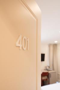a mirror with the number in a bedroom at Spazio Mari in Terracina