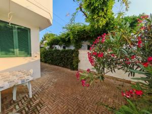 Κήπος έξω από το Villa Pampo