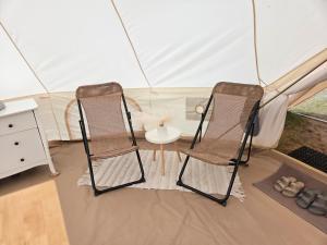 Posezení v ubytování Tipi Jurte Zelt in der Seenplatte